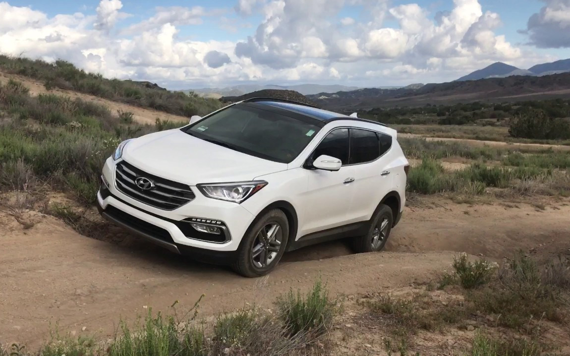 Comparison - Hyundai Santa Fe Limited Ultimate 2017 - vs - Jeep Grand ...